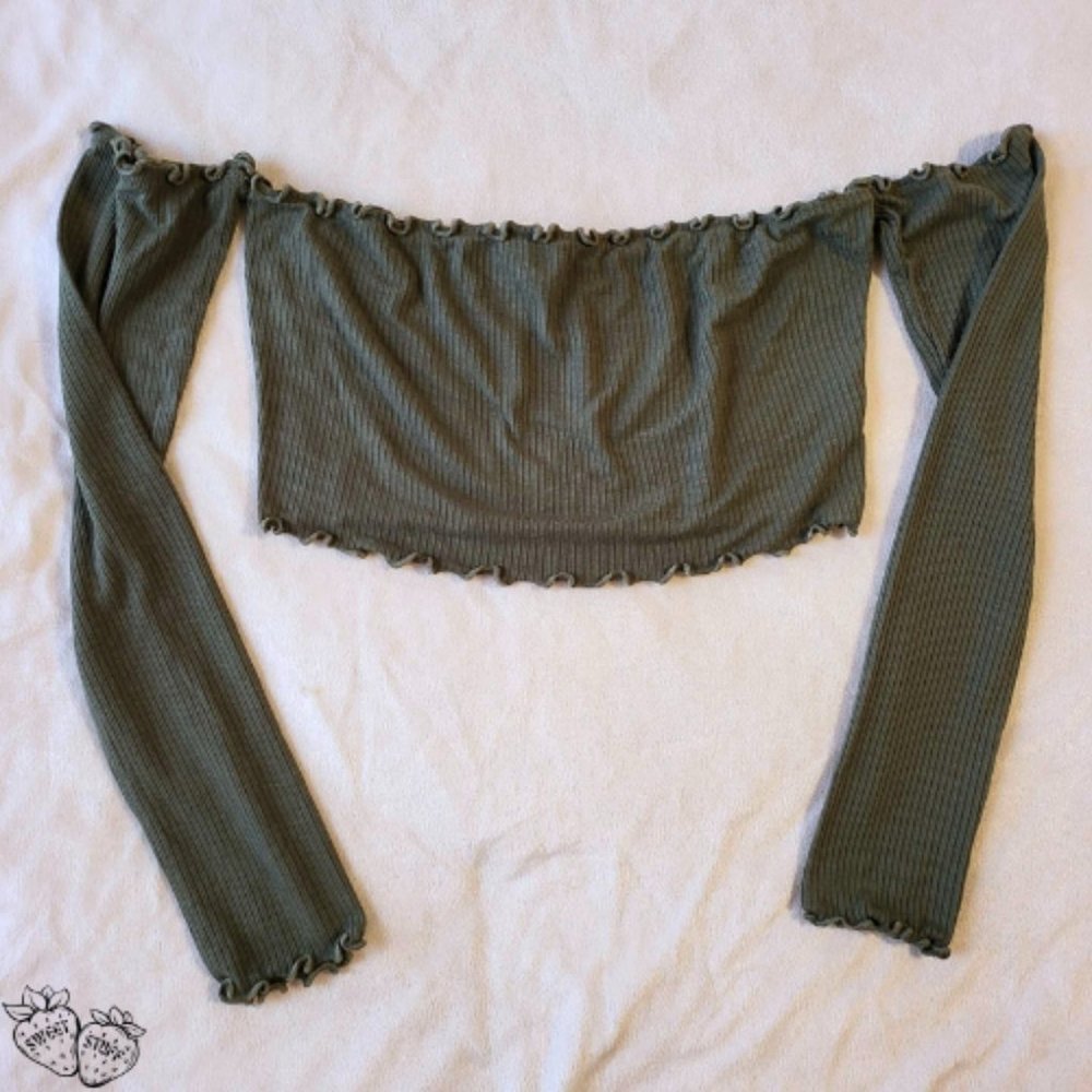 Forever 21 Off the Shoulder Long Sleeve Crop Top ~